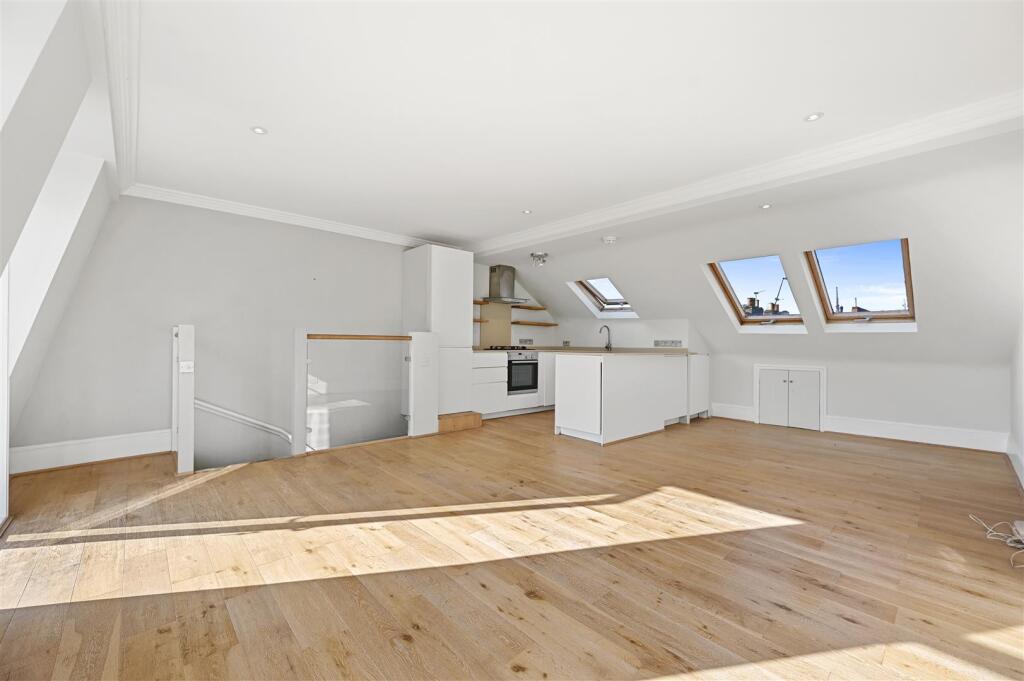 35a Batoum Gardens photo 2
