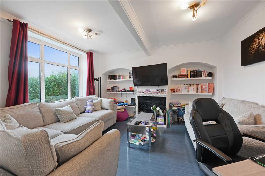 House in Sutton - View 2