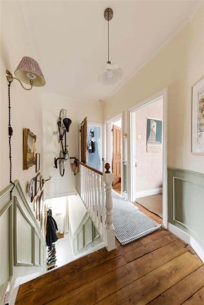 Apartment in London, Leyton - More