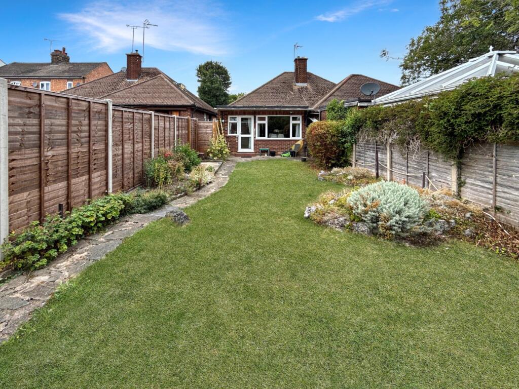 Periwinkle Lane, Dunstable photo 2
