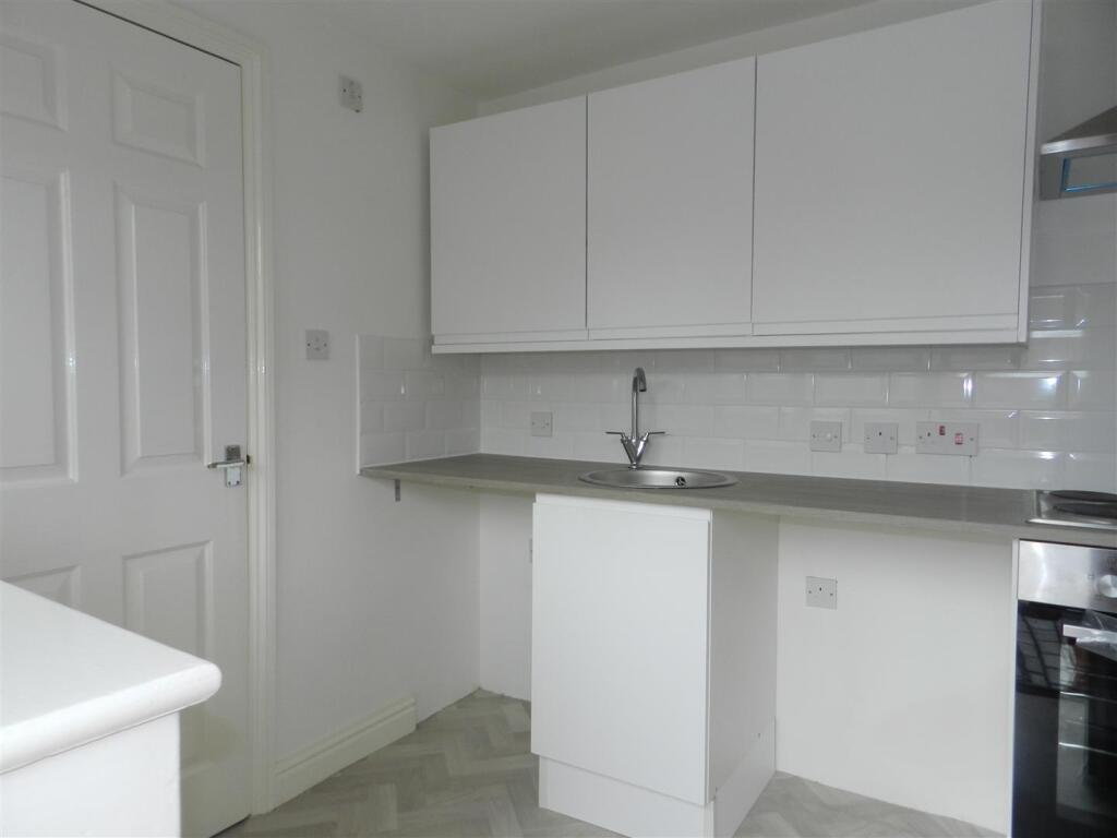 Apartment in Towcester, West Northamptonshire - View 3