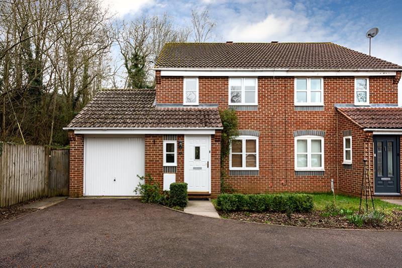 Main image of property: Coopers Close, Littleworth, OX33 1UA
