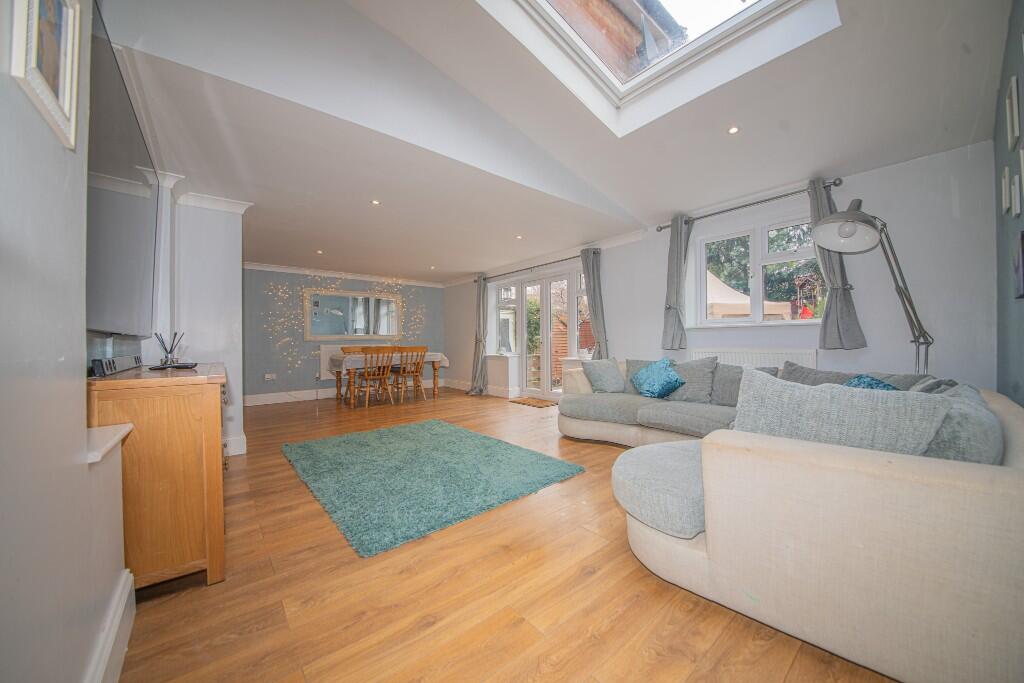 East Drive, Bishopstoke, Eastleigh, SO50 photo 2