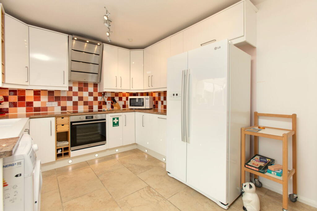 Devizes, Wiltshire, SN10 2SR photo 4