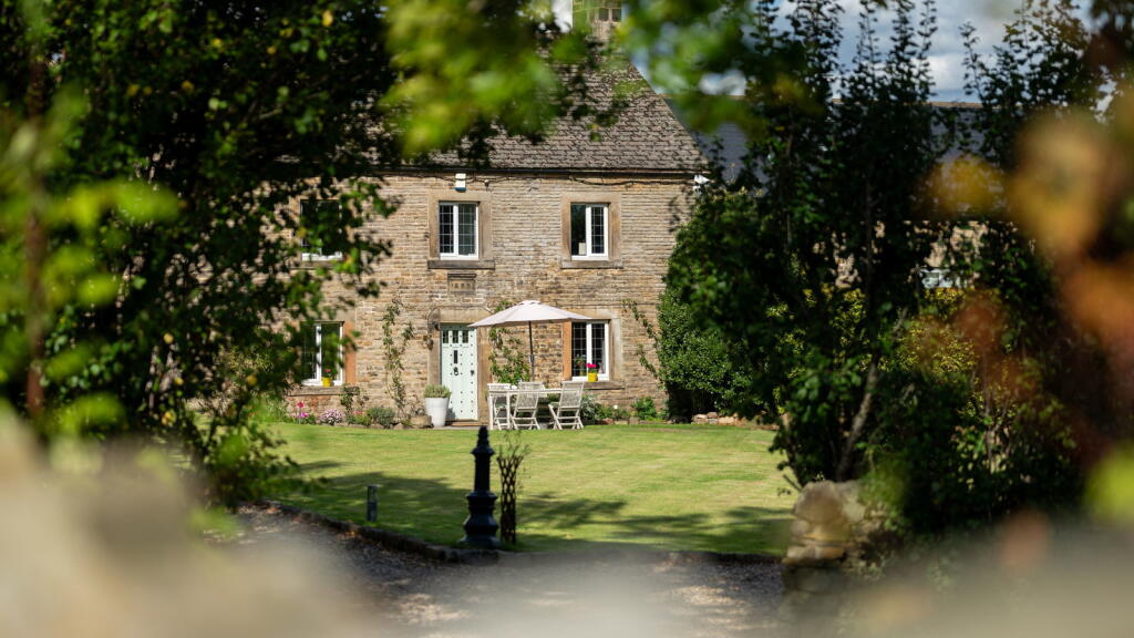 Main image of property: Long Line, Sheffield, S11 7TX