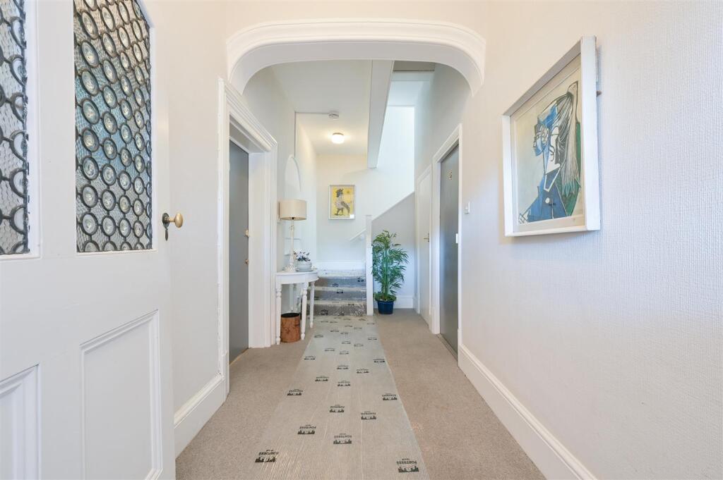 Apartment in Sutton - View 4