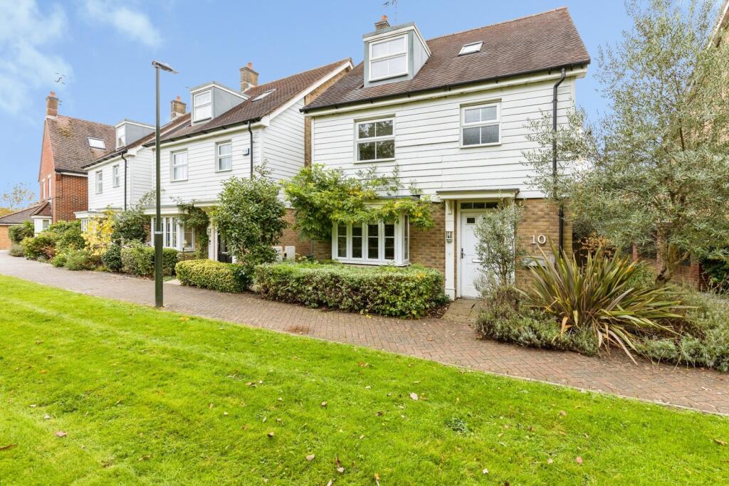 Main image of property: Heathcotes, Crawley, West Sussex, RH10