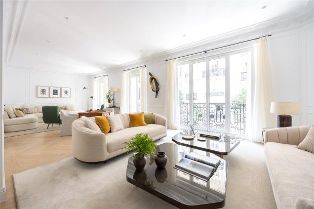 Main image of property: Classic Building With A Large Terrace Just Steps From Retiro Park, Recoletos, Barrio de Salamanca