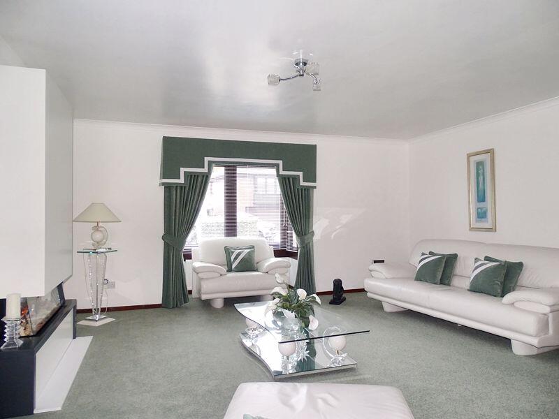 6 Ramsey Tullis Drive, Tullibody FK10 2UD photo 2