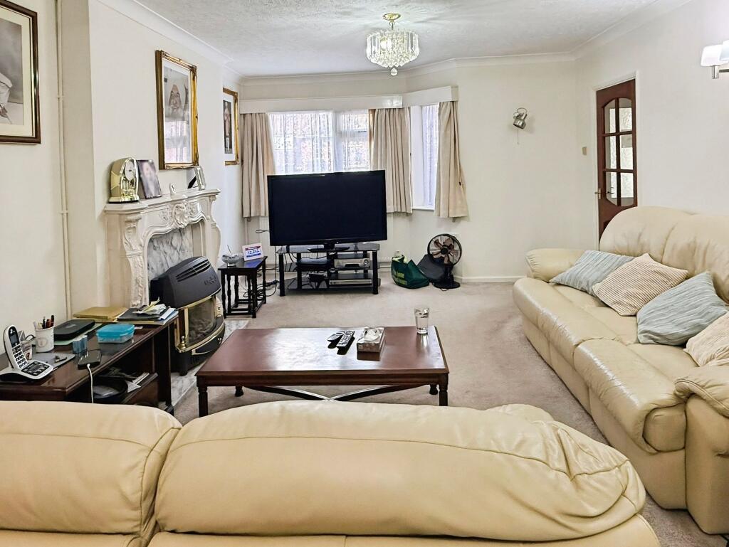 House in Oadby and Wigston, Oadby - More