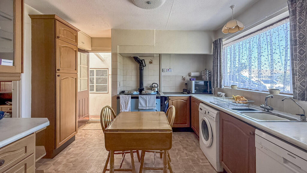 House in Warminster, Henfords Marsh - More