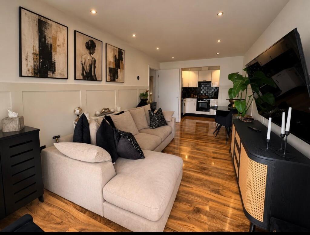 Apartment in Canterbury - View 4