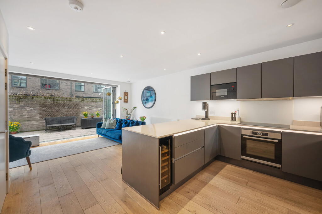 House in London - View 5