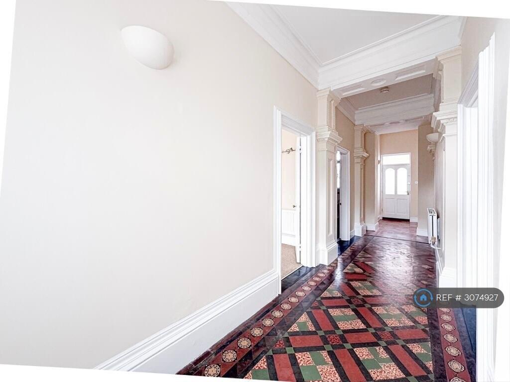 Apartment in Northampton, West Northamptonshire - View 2