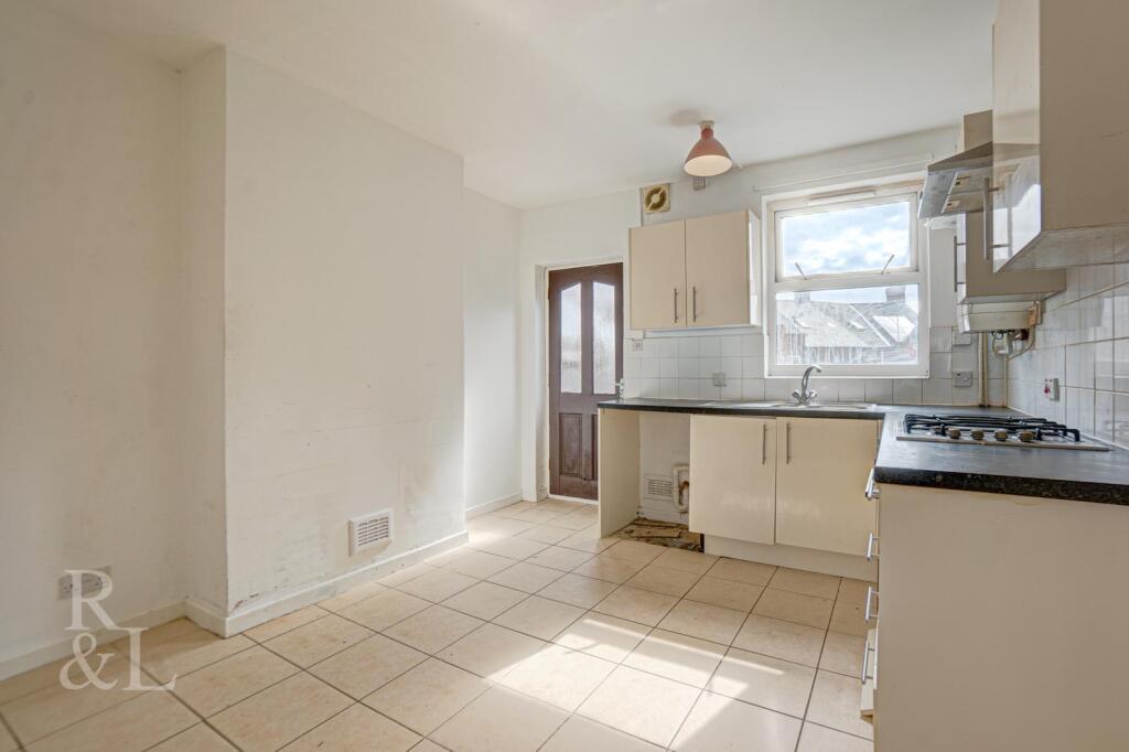 House in Nottingham, Nottinghamshire - View 5
