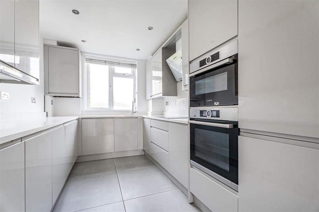 Main image of property: Dalefield, Roebuck Lane