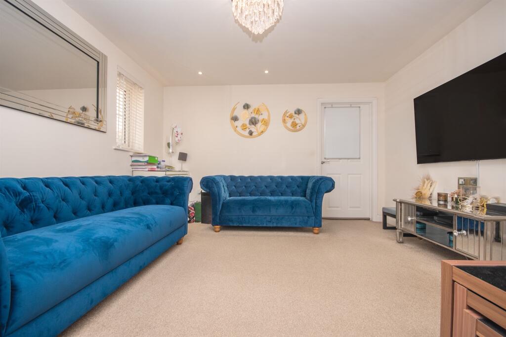 House in Kettering, North Northamptonshire - View 5