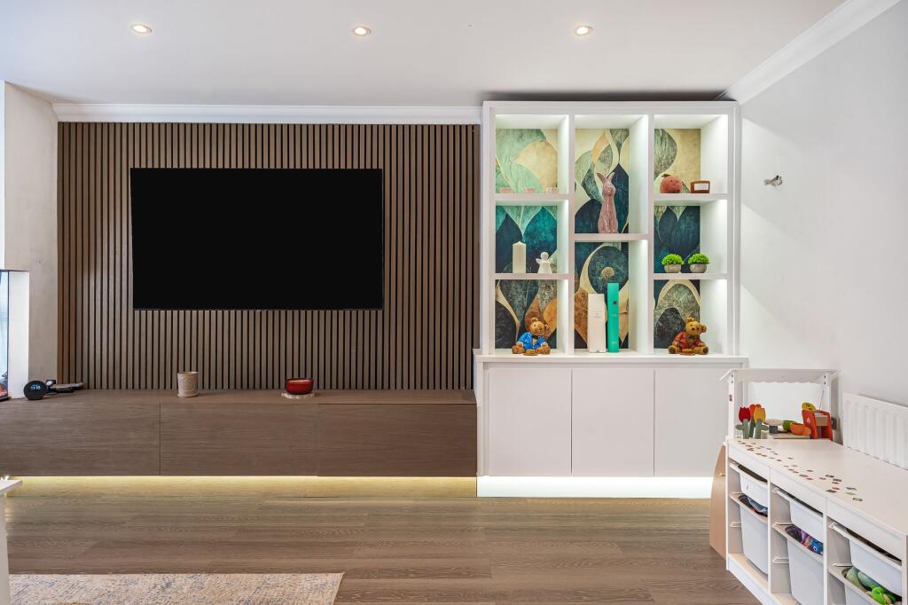 Apartment in Mole Valley, Ashtead Park - More