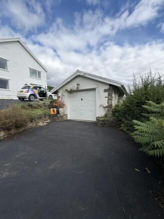 Detached garage