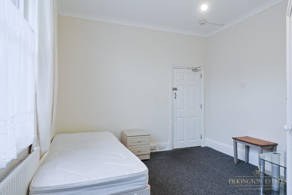 House in Teignbridge, Teignmouth - More