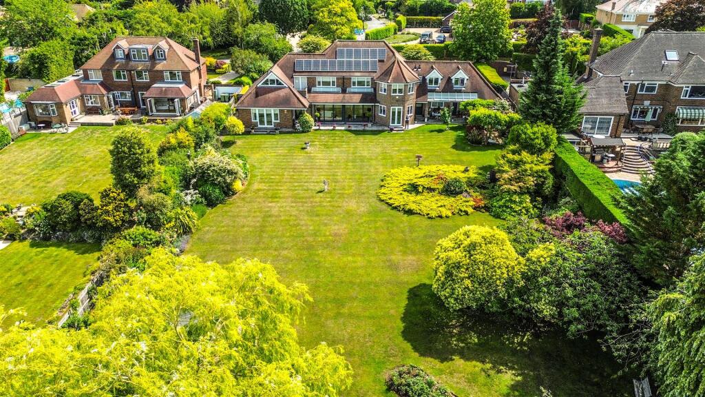 House in Sutton - View 2