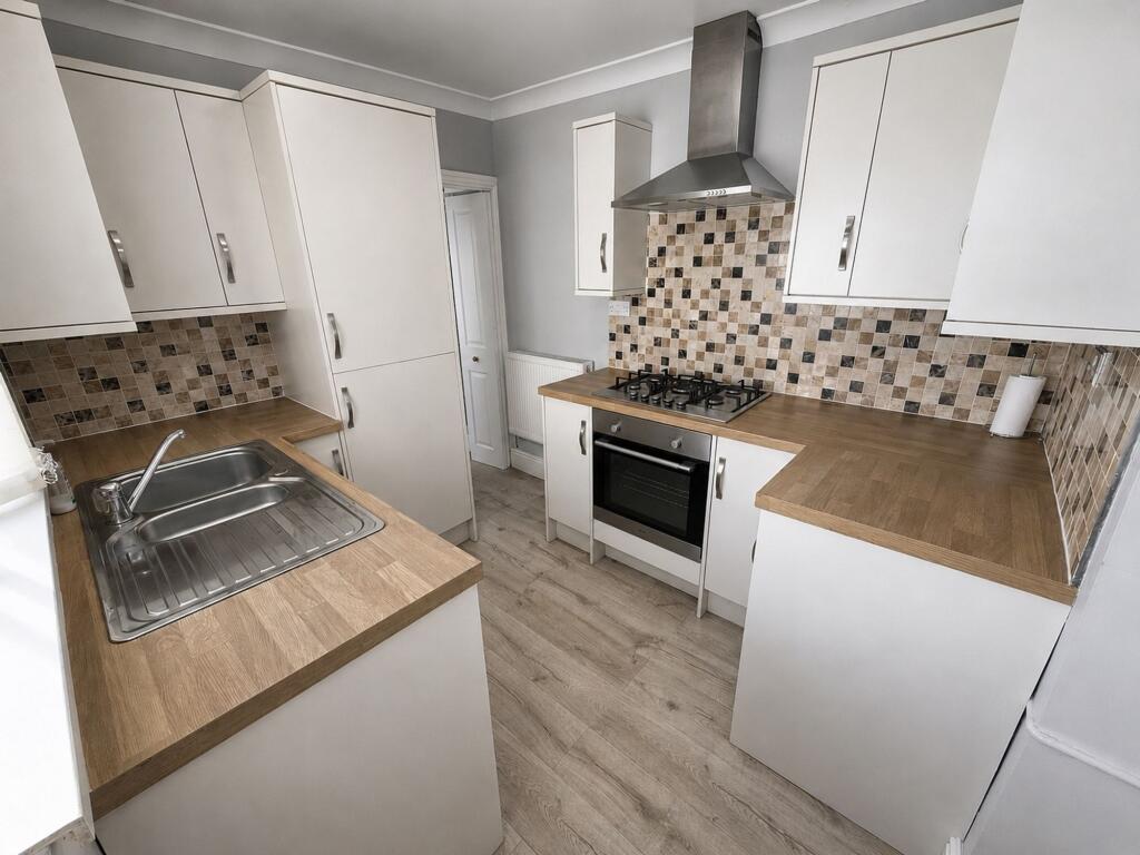 House in Maesycwmmer, Caerphilly - More
