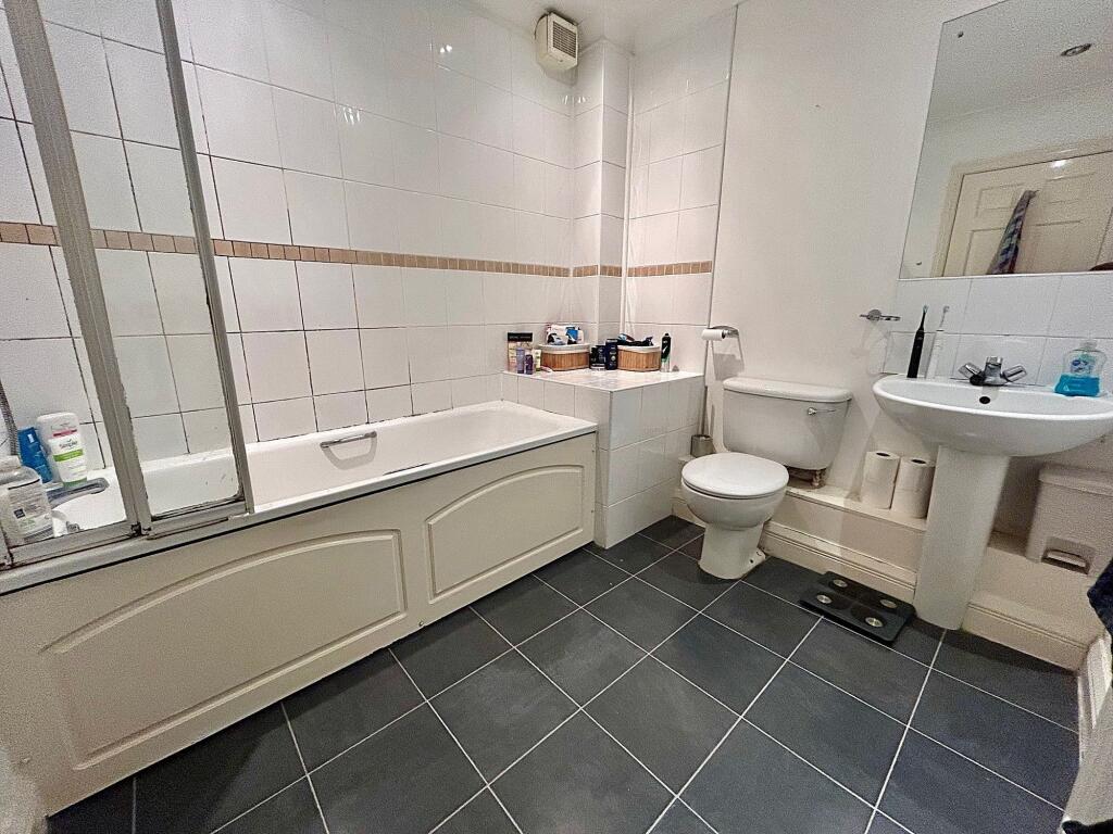 Apartment in Windsor House, Greater Manchester - View 5