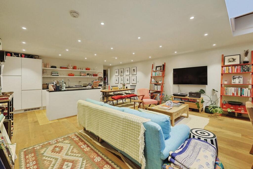 Apartment in London, Paddington - View 3