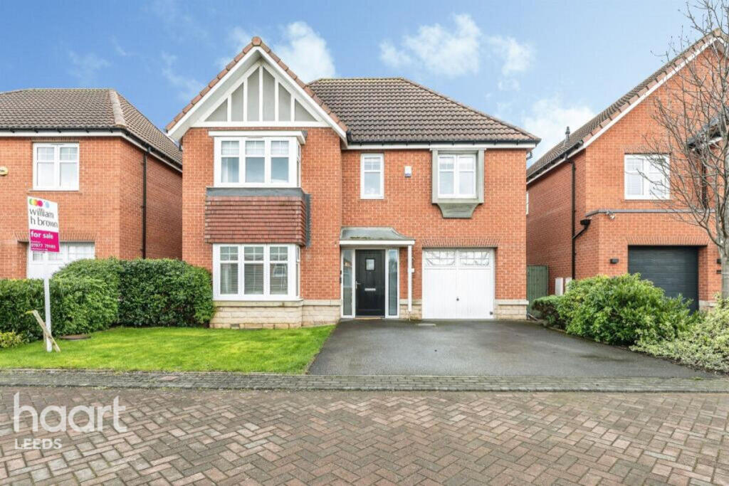 4-bed detached on Gascoigne Close, PONTEFRACT, £370,000