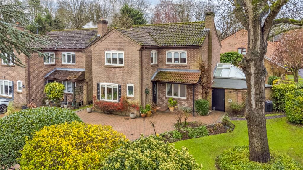 Main image of property: Parkside, Welwyn, Hertfordshire, AL6 9DQ