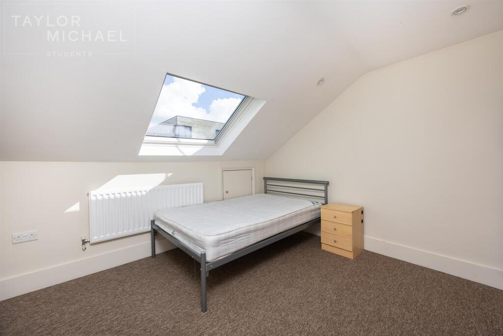 6 bedroom terraced house for rent