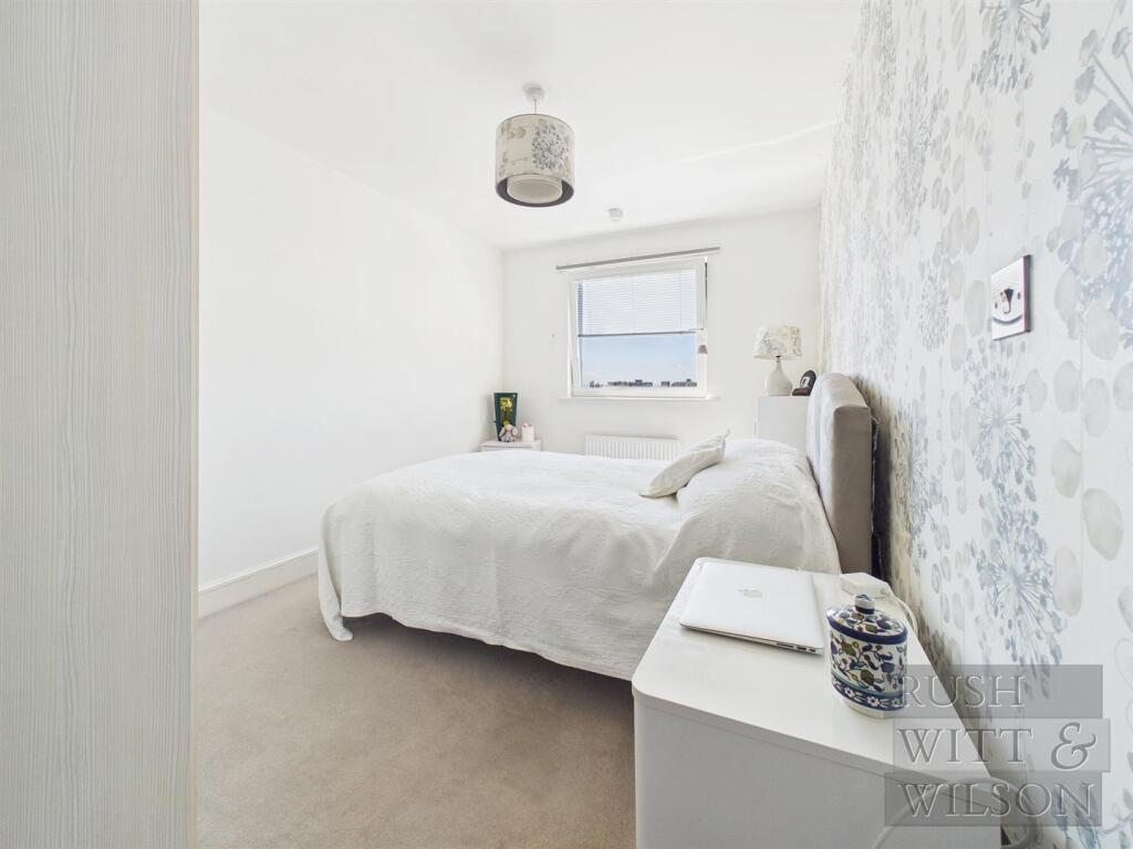 Apartment in Tonbridge - More
