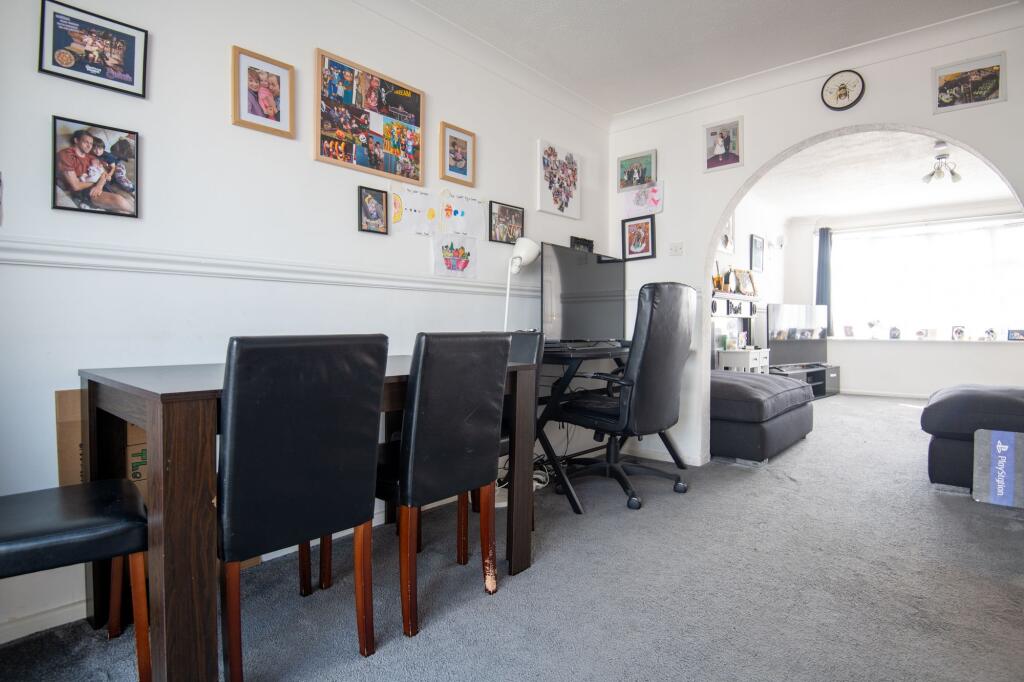 Torrington Crescent, Wellingborough, NN8 - View 4