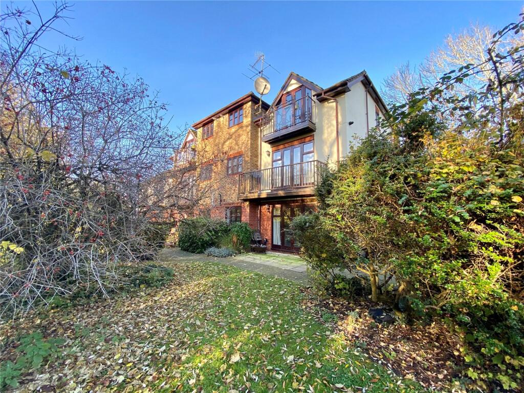 Main image of property: London Road, High Wycombe, Buckinghamshire, HP11