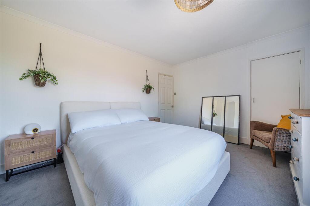 House in Guildford - View 5