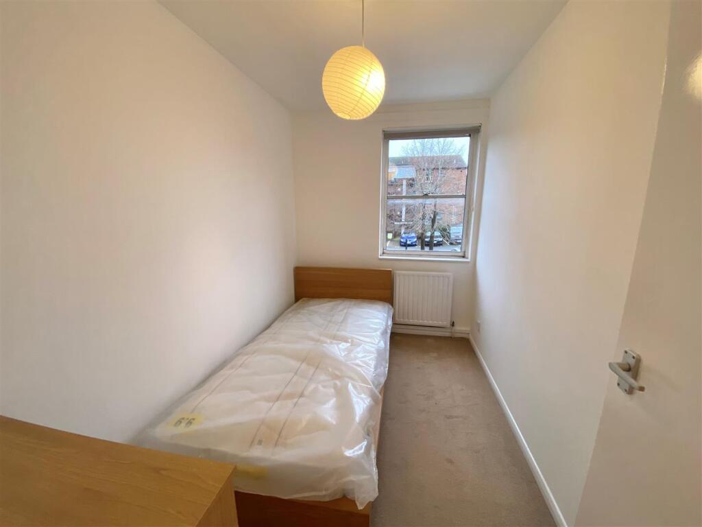 Apartment in Welwyn Hatfield, Hilltop, Hatfield - View 5