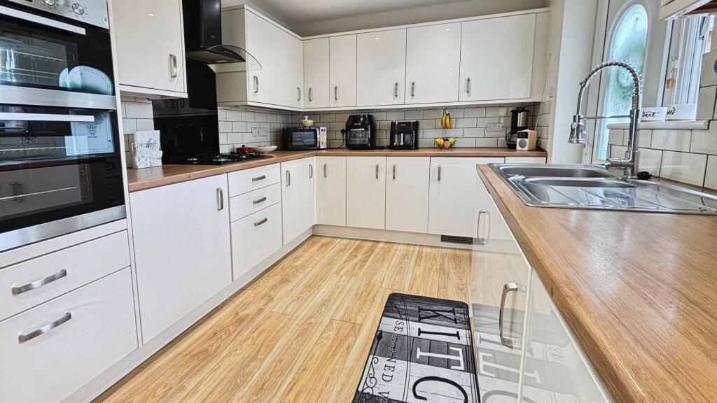 House in Lincoln - View 5