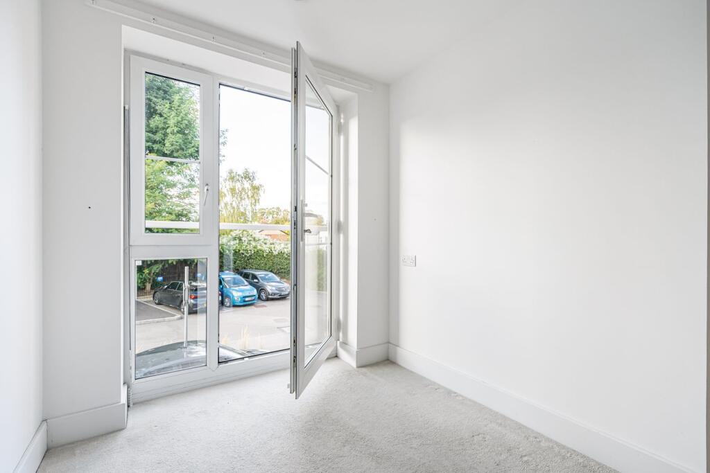 Old Park Road, Hitchin, SG5 - View 4