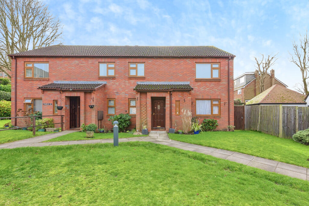 Main image of property: Flat 11, Byron Court, 536 Lichfield Road, Sutton Coldfield, B74 4EH