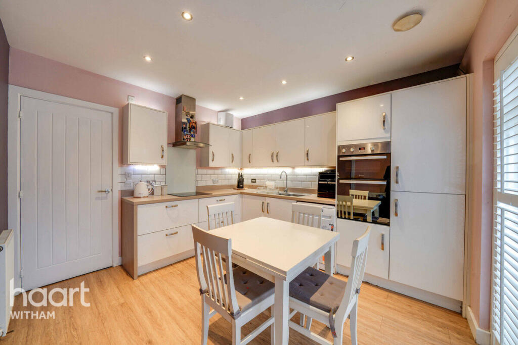 7, Henderson Way photo 3