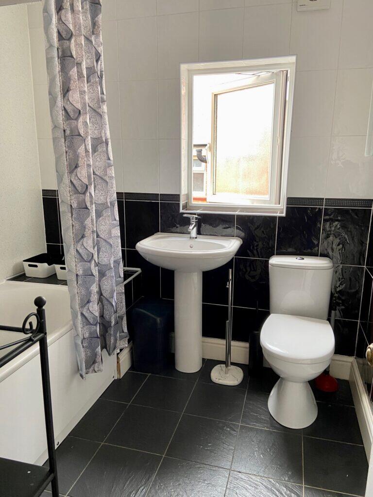 6 bedroom property for rent