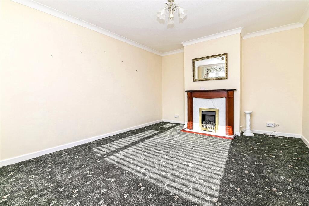 Blenheim Crescent, Hordle, Lymington, Hampshire, SO41 photo 2