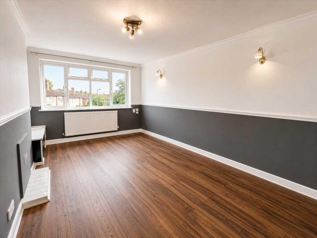 Apartment in Southall - View 4