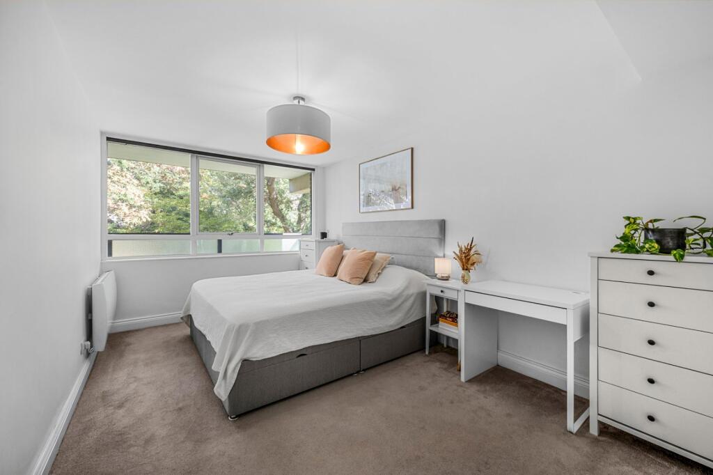 Apartment in Twickenham - More