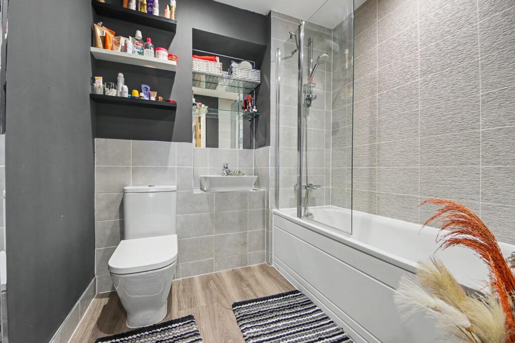Apartment in Southampton - View 3