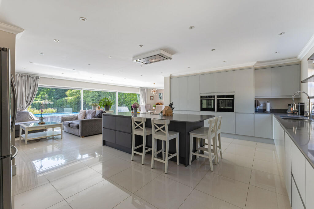 Reading Road, Eversley, RG27 - View 6