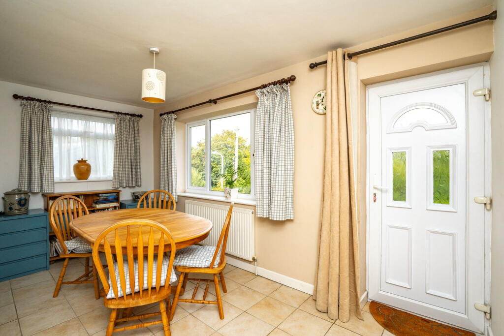 House in Malvern, Link Top - More