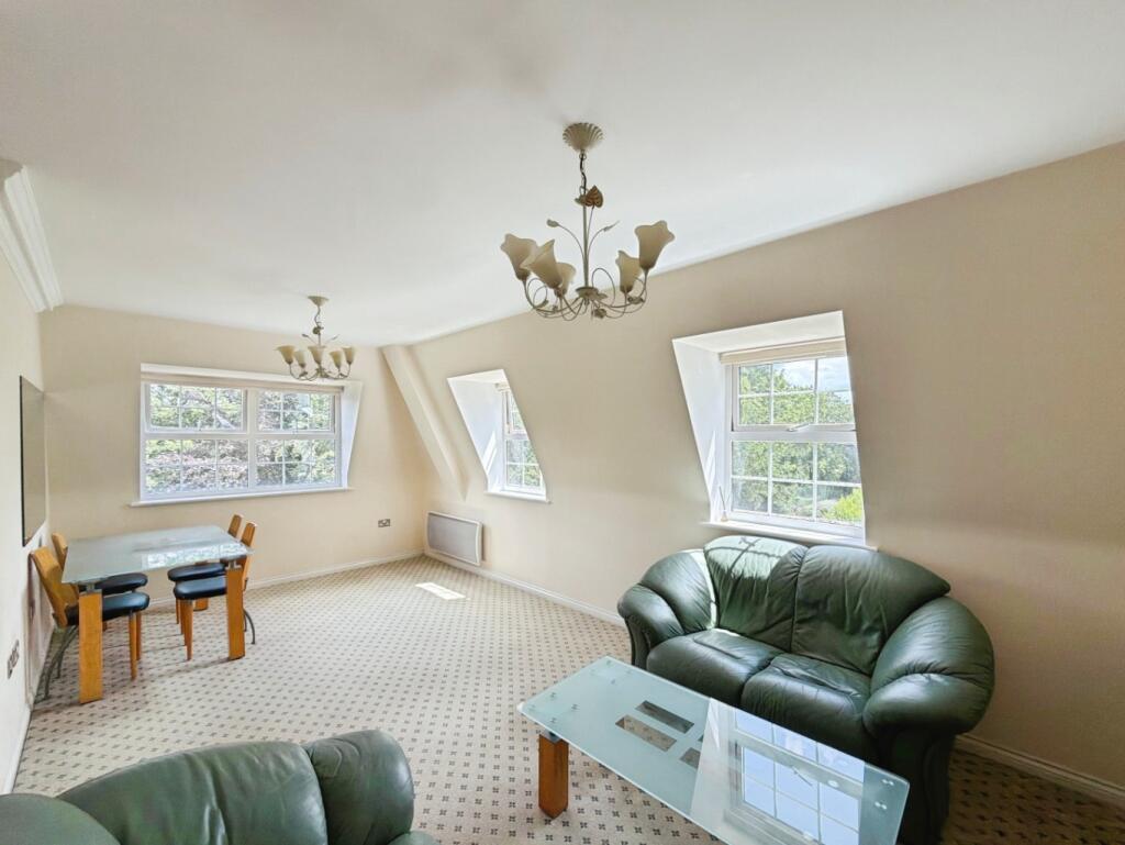 Apartment in Winkfield, Bracknell Forest - View 3