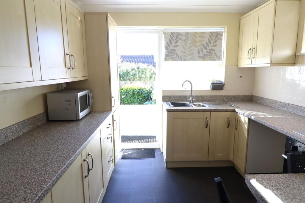 House in Southend-on-Sea - More