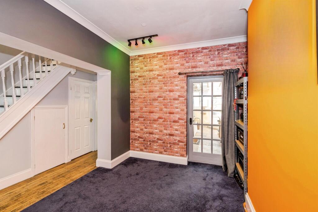 House in Southampton, Western Docks, Regents Park - View 4